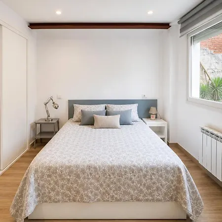 Urban Charm In Apartmán Santander